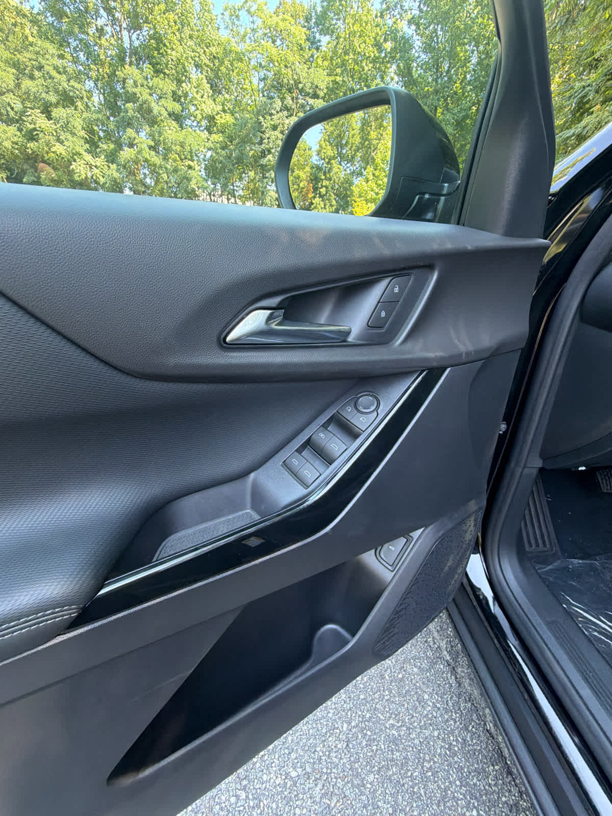 2027 Chevrolet Equinox LT - Photo 18