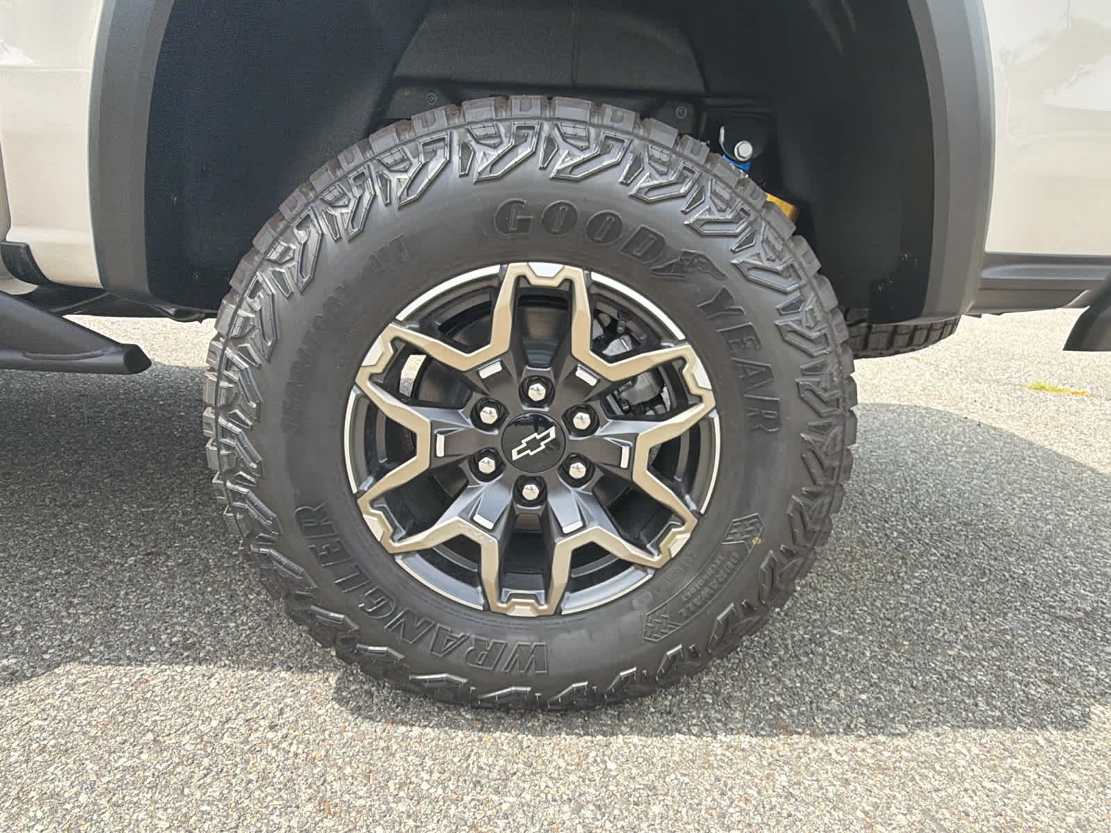 2026 Chevrolet Colorado ZR2 - Photo 12