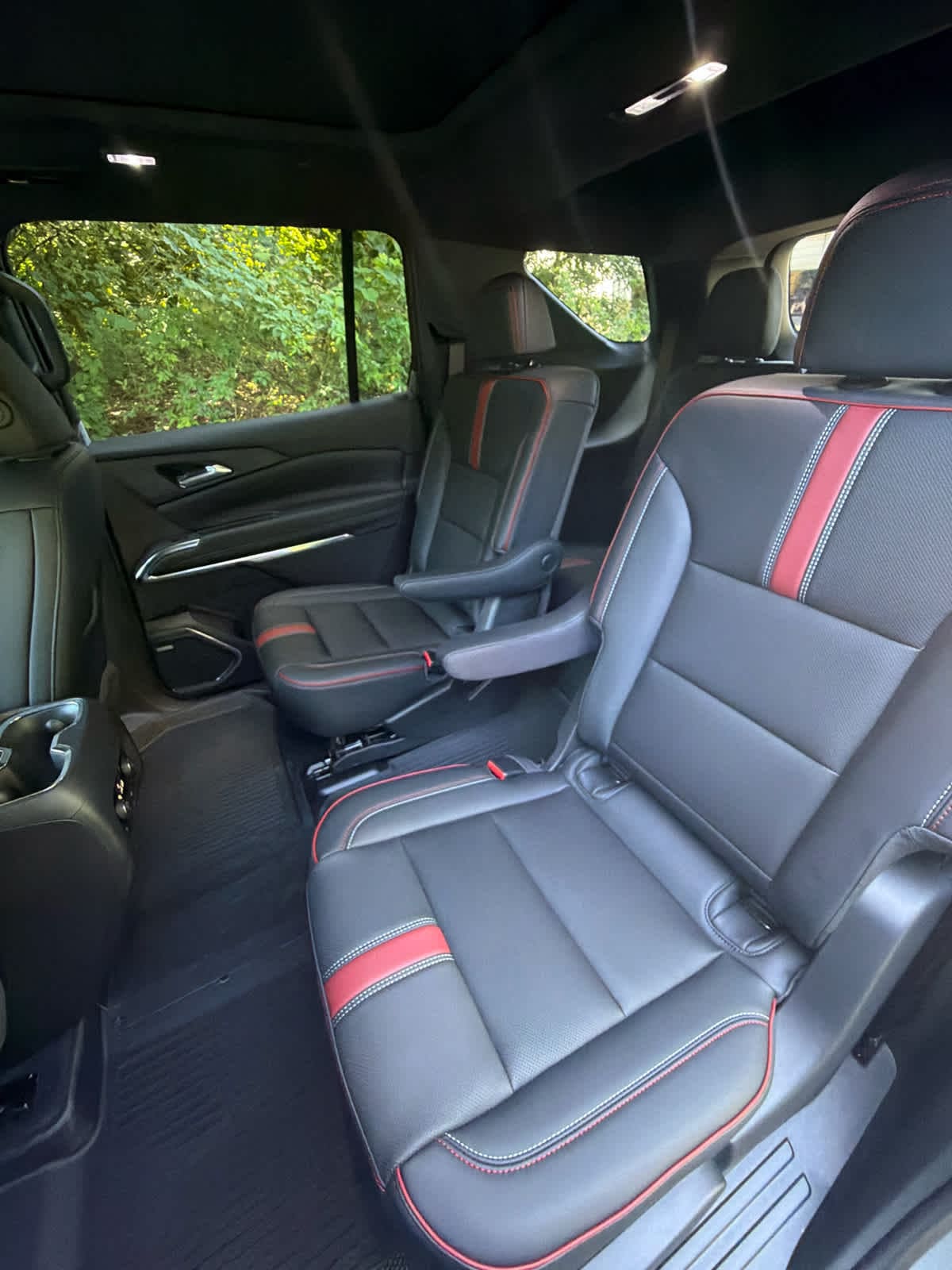 2027 Chevrolet Traverse RS - Photo 18