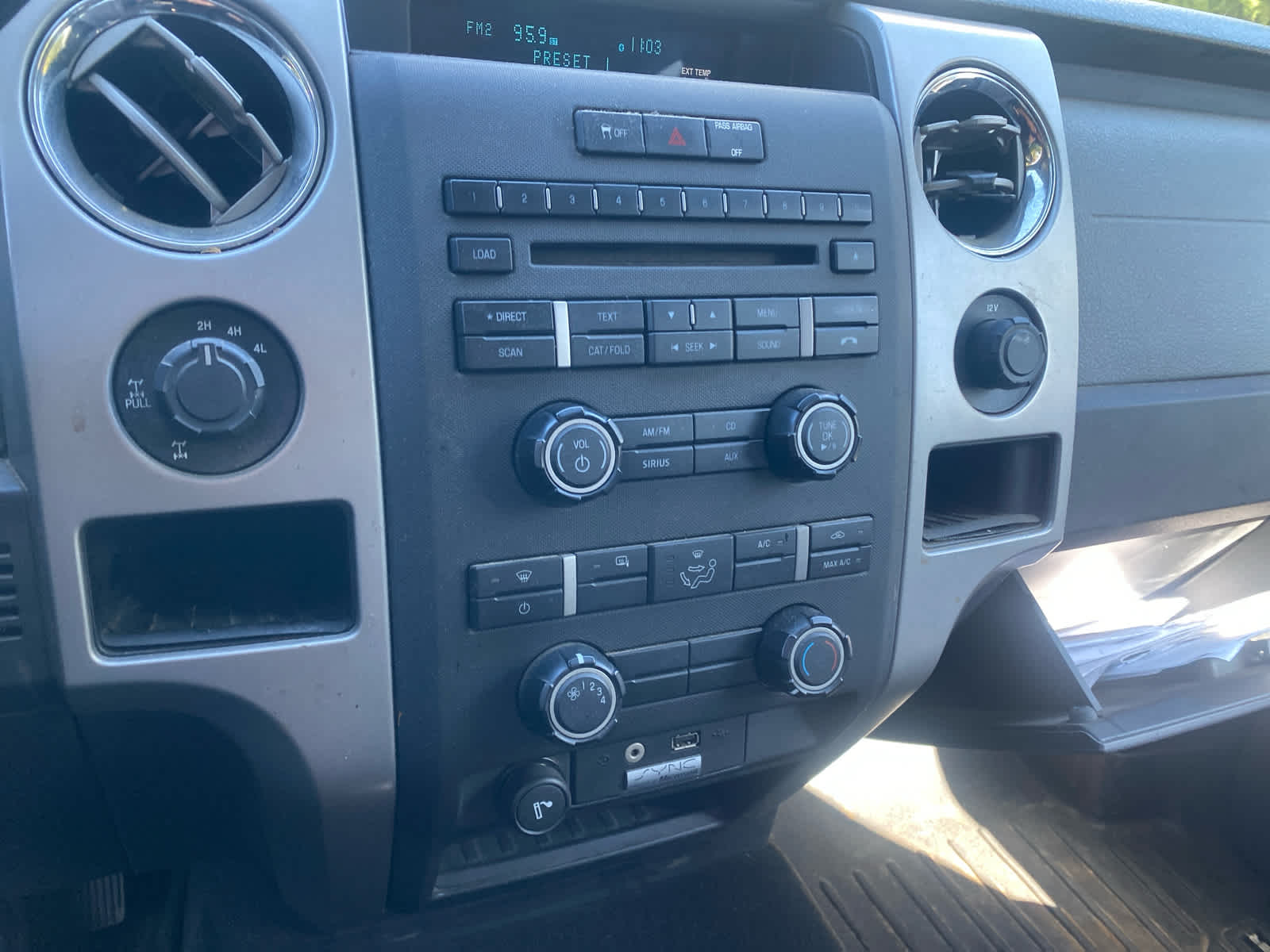 2012 Ford F-150 XLT photo 4