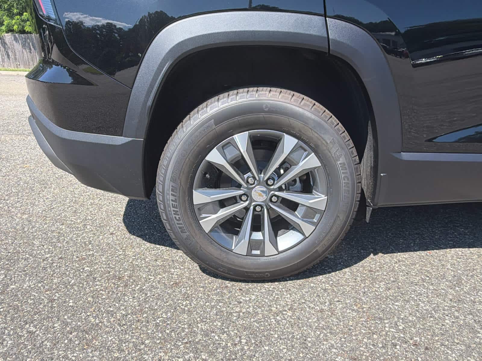 2027 Chevrolet Equinox LT - Photo 6