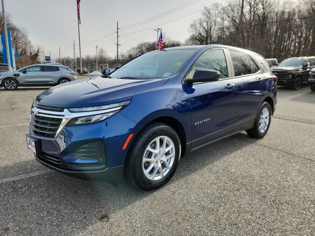 2022 Chevrolet Equinox LS's photo