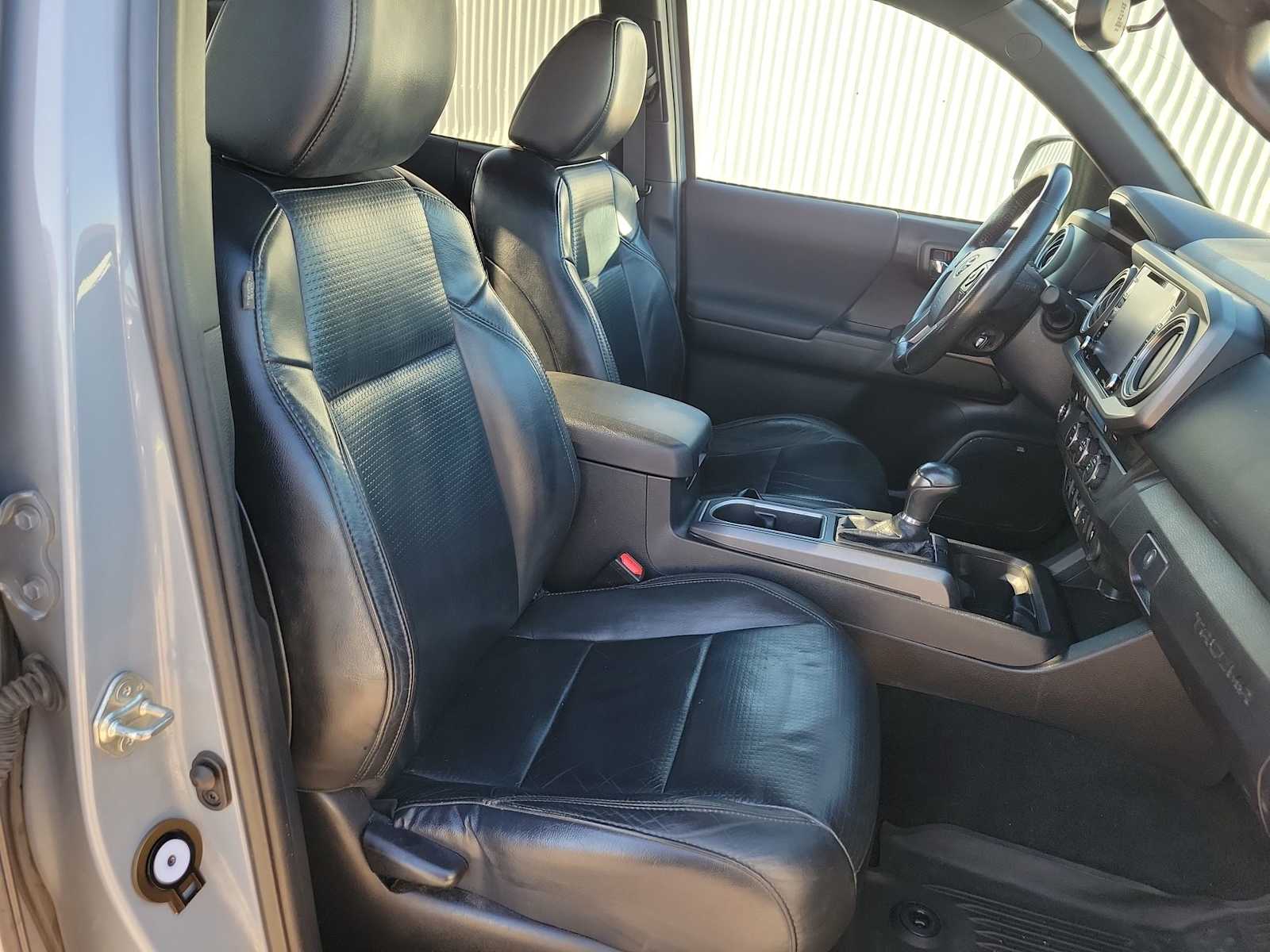 Thumbnail: 2020 Toyota Tacoma - 18