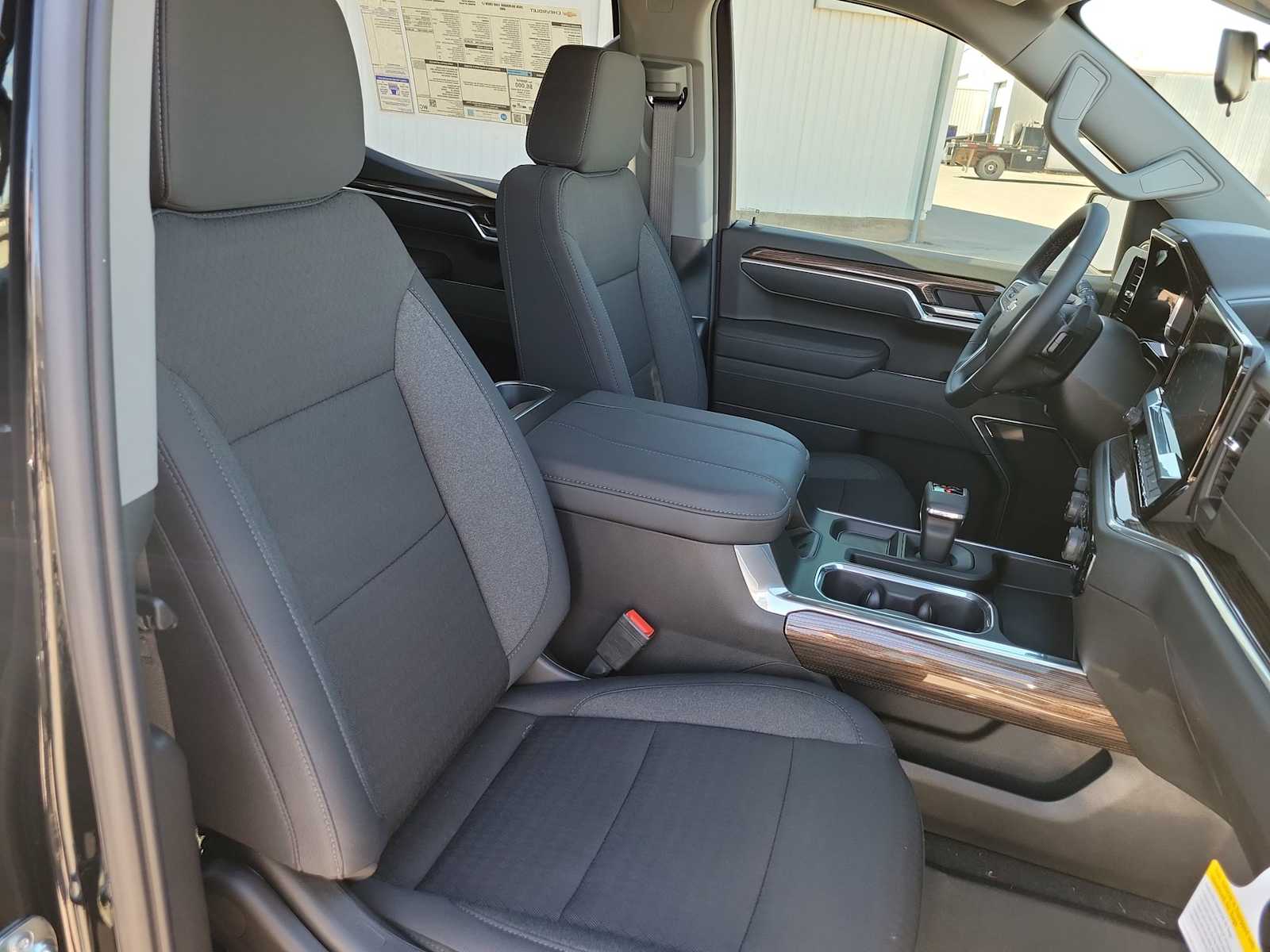 Thumbnail: 2026 Chevrolet Silverado 1500 - 22