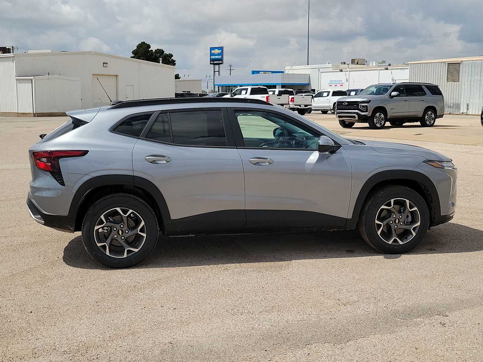 Thumbnail: 2026 Chevrolet Trax - 9