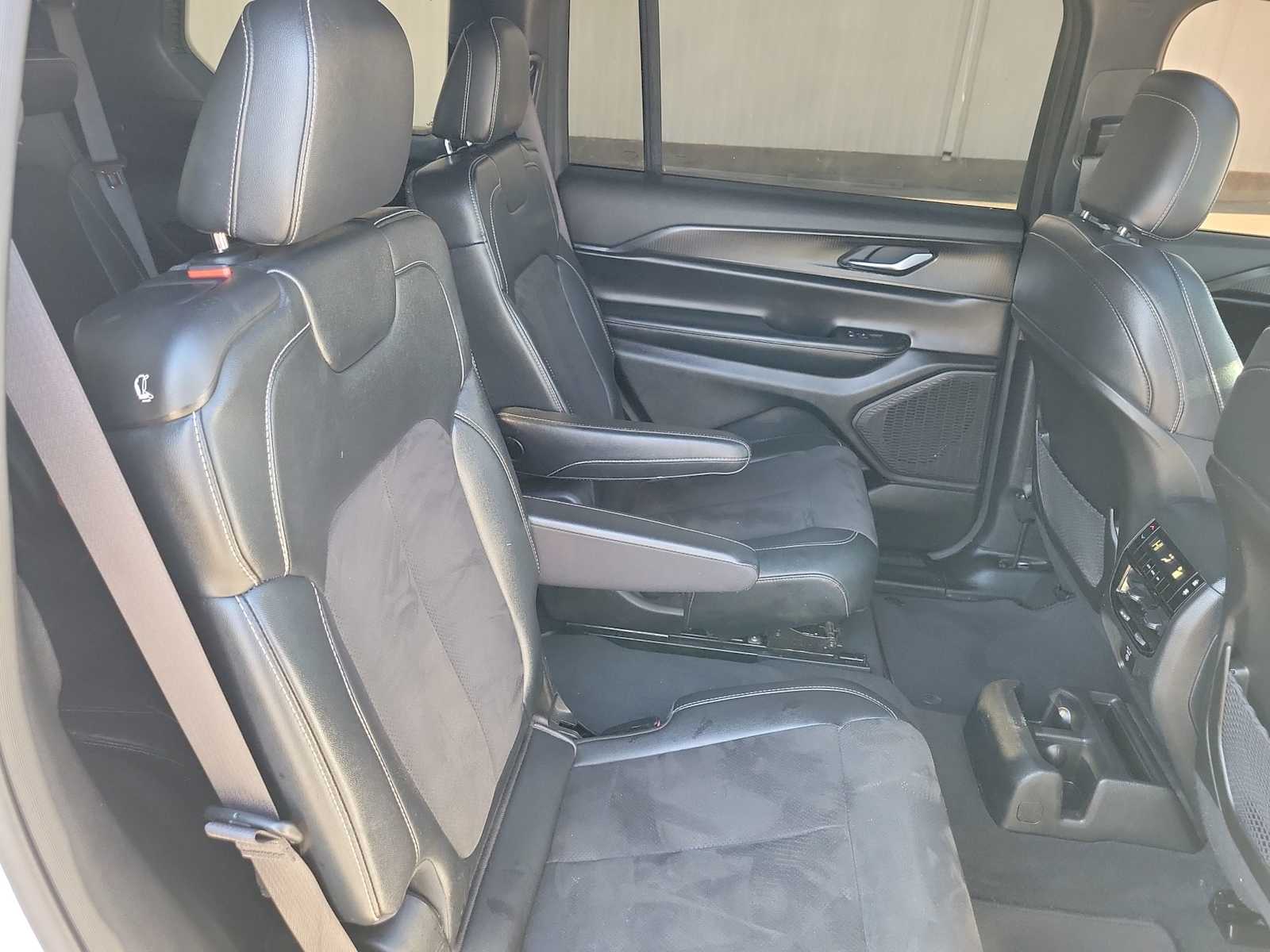 Thumbnail: 2024 Jeep Grand Cherokee L - 21