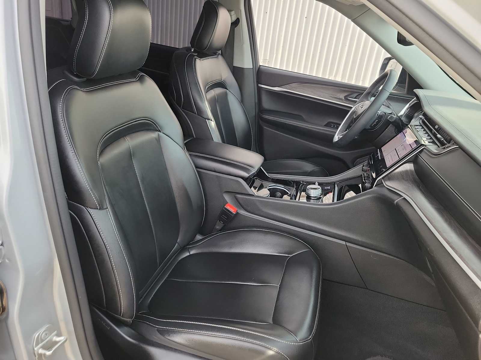 Thumbnail: 2023 Jeep Grand Cherokee - 22