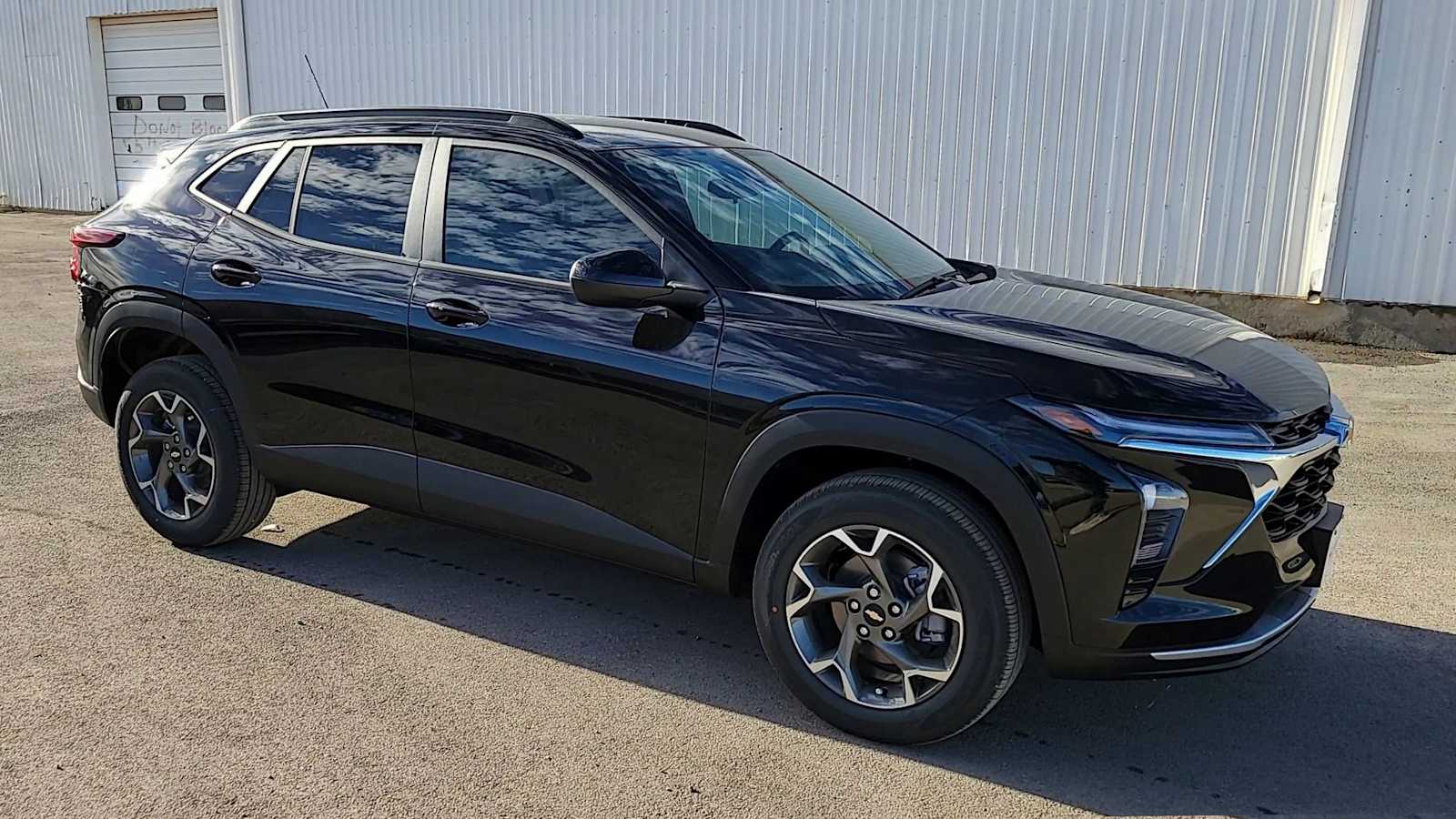 Thumbnail: 2026 Chevrolet Trax - 2