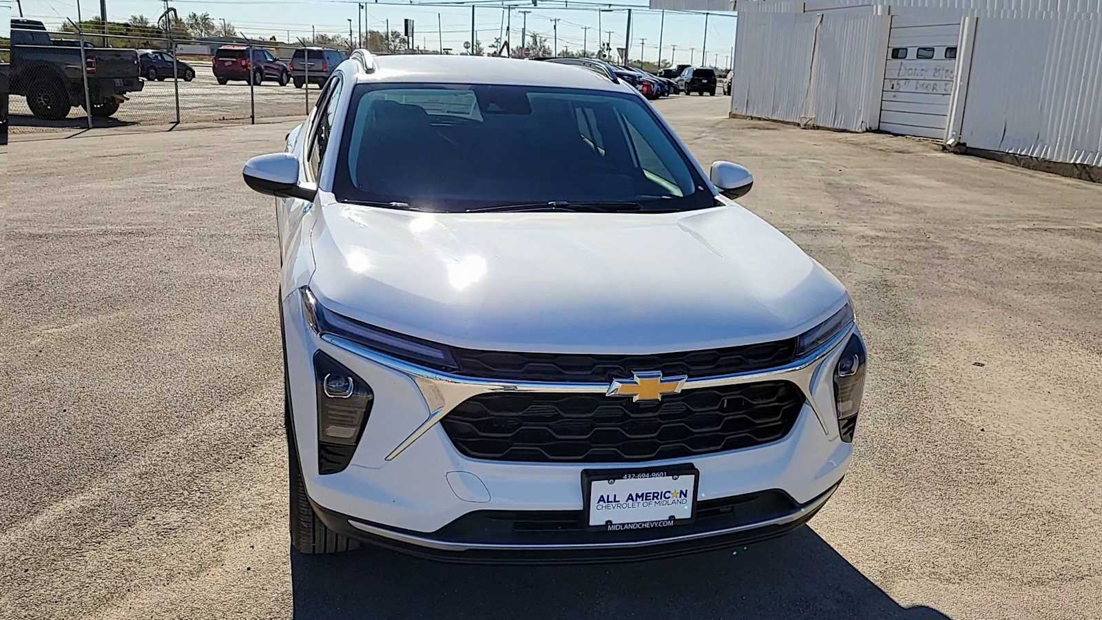 Thumbnail: 2026 Chevrolet Trax - 3