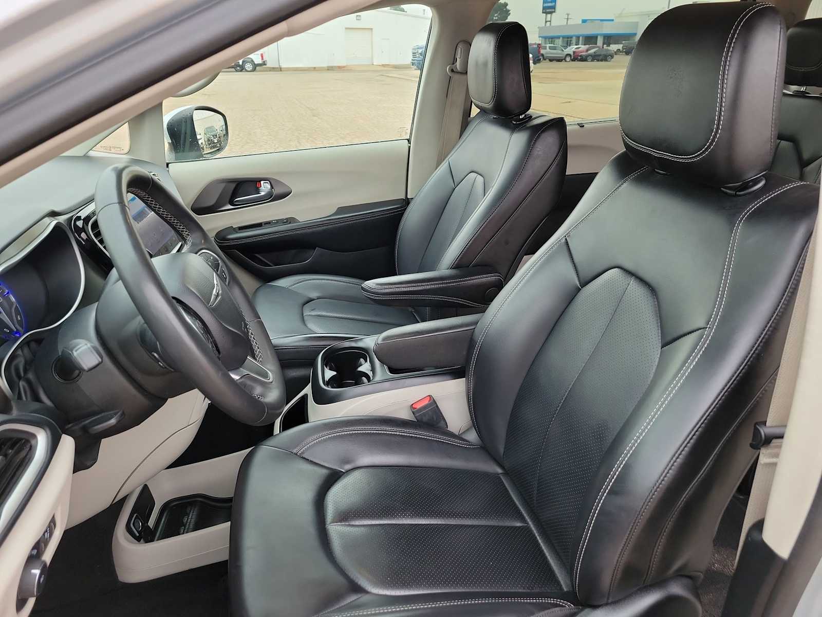 Thumbnail: 2023 Chrysler Pacifica - 15