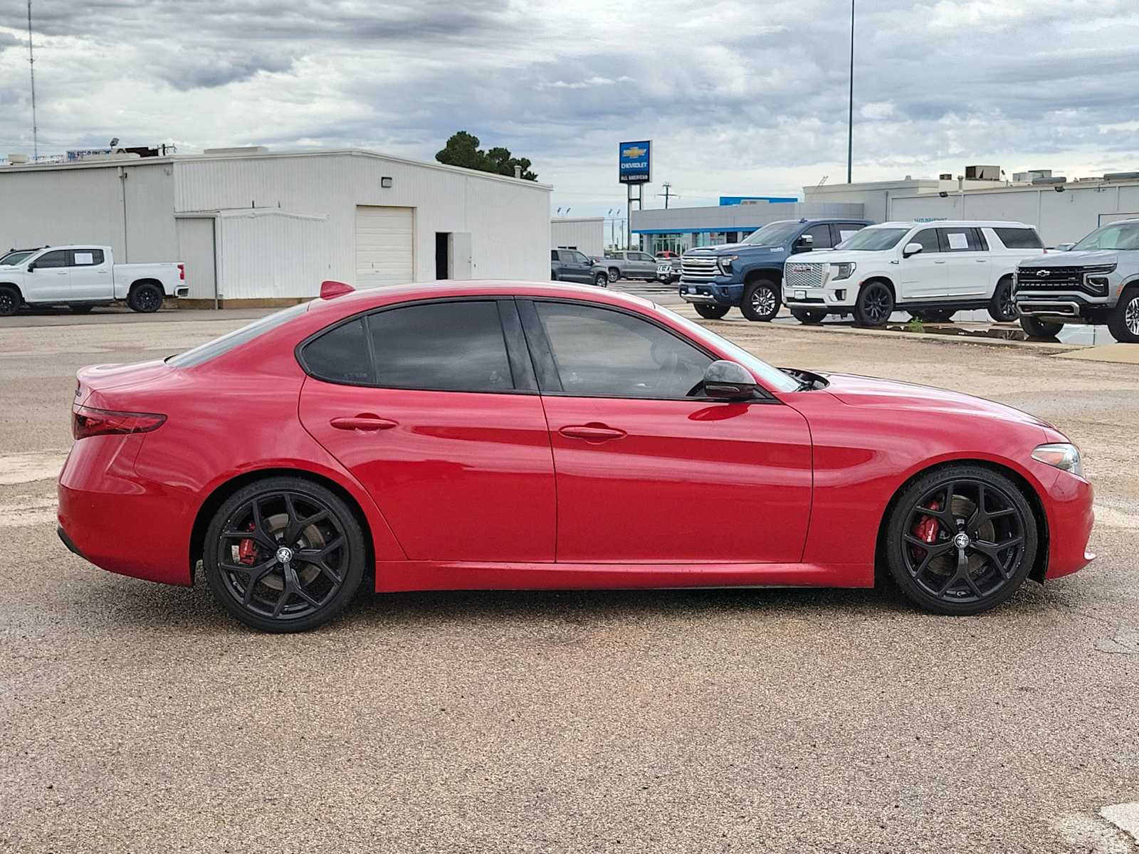 Thumbnail: 2020 Alfa Romeo Giulia - 9