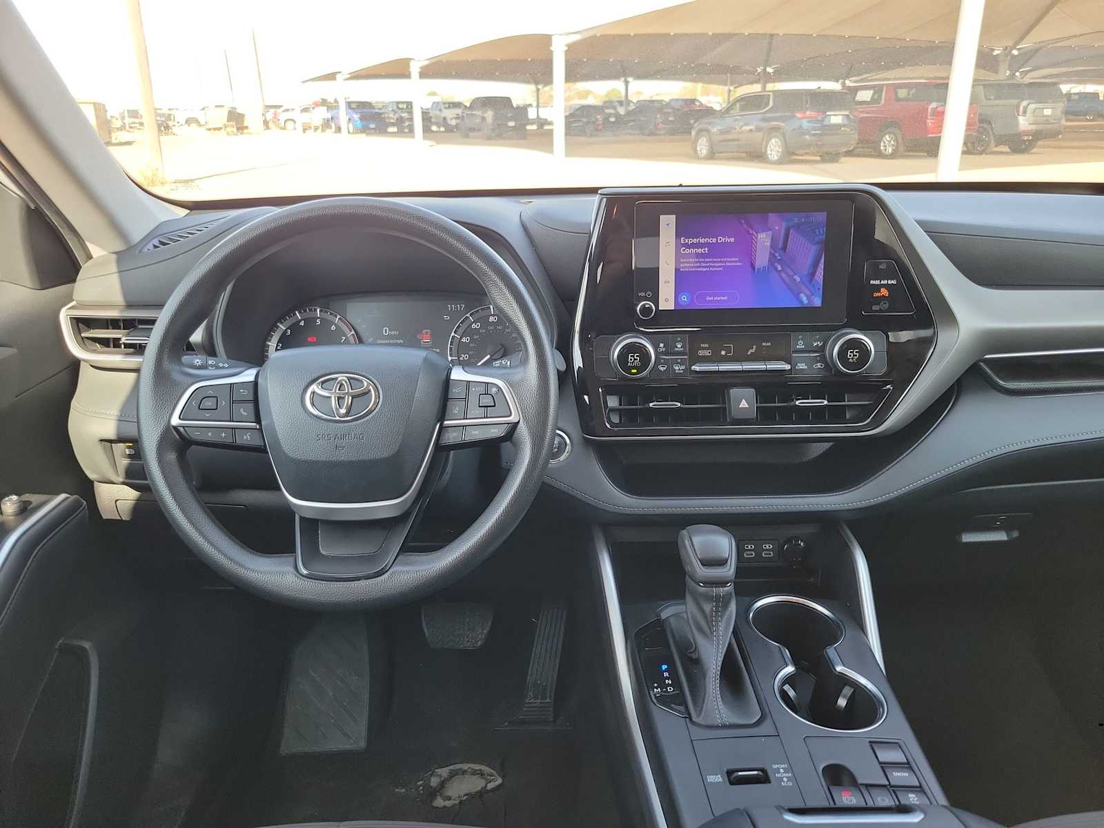 Thumbnail: 2023 Toyota Highlander - 18