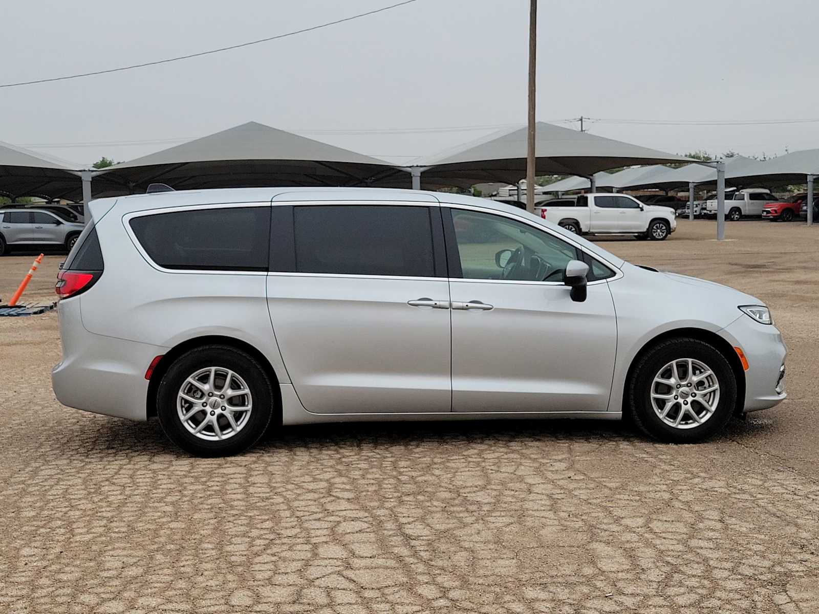 Thumbnail: 2023 Chrysler Pacifica - 9