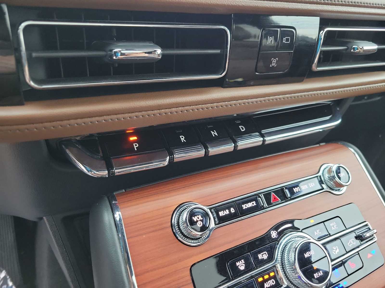 Thumbnail: 2024 Lincoln Aviator - 25