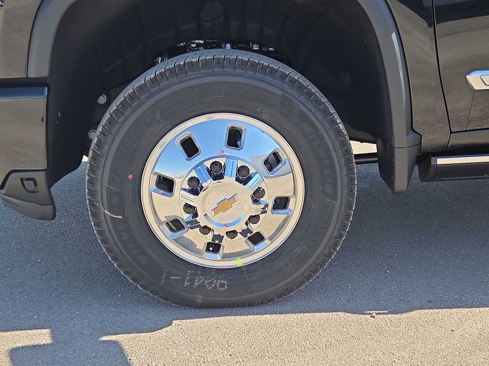 Thumbnail: 2026 Chevrolet Silverado 3500 - 16