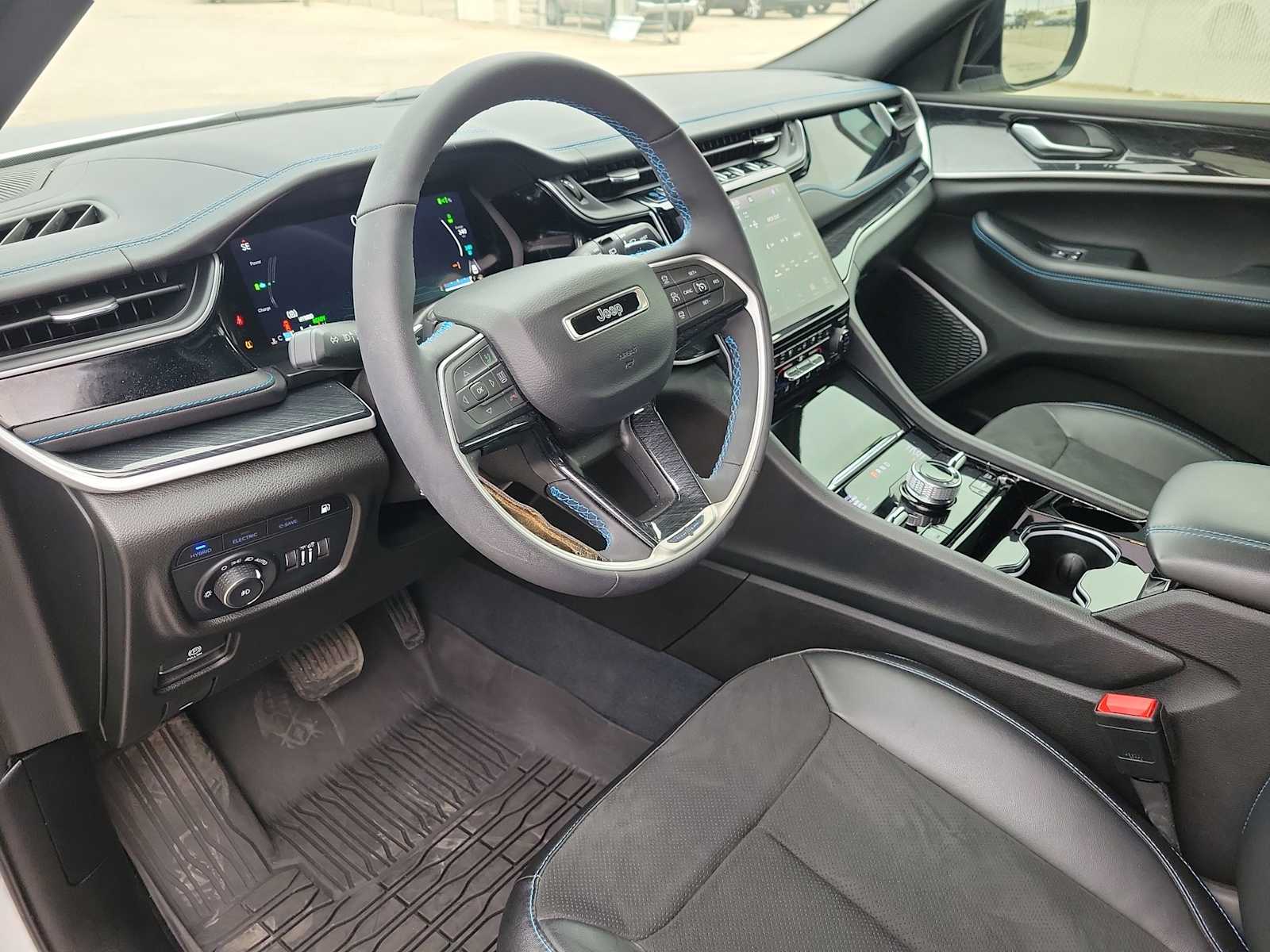 Thumbnail: 2022 Jeep Grand Cherokee - 10