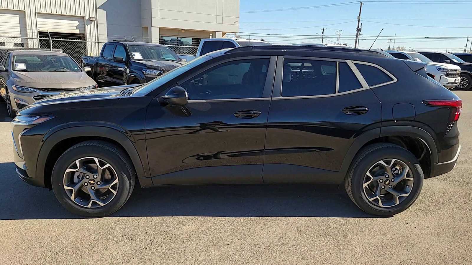 Thumbnail: 2026 Chevrolet Trax - 5