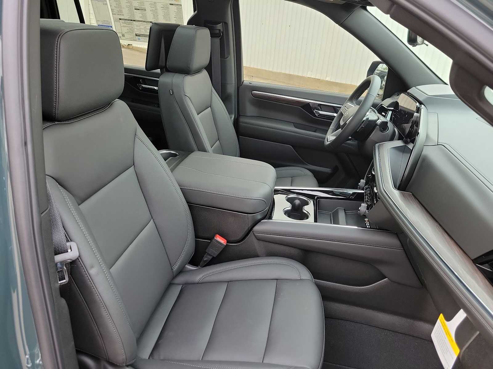 Thumbnail: 2026 Chevrolet Suburban - 18