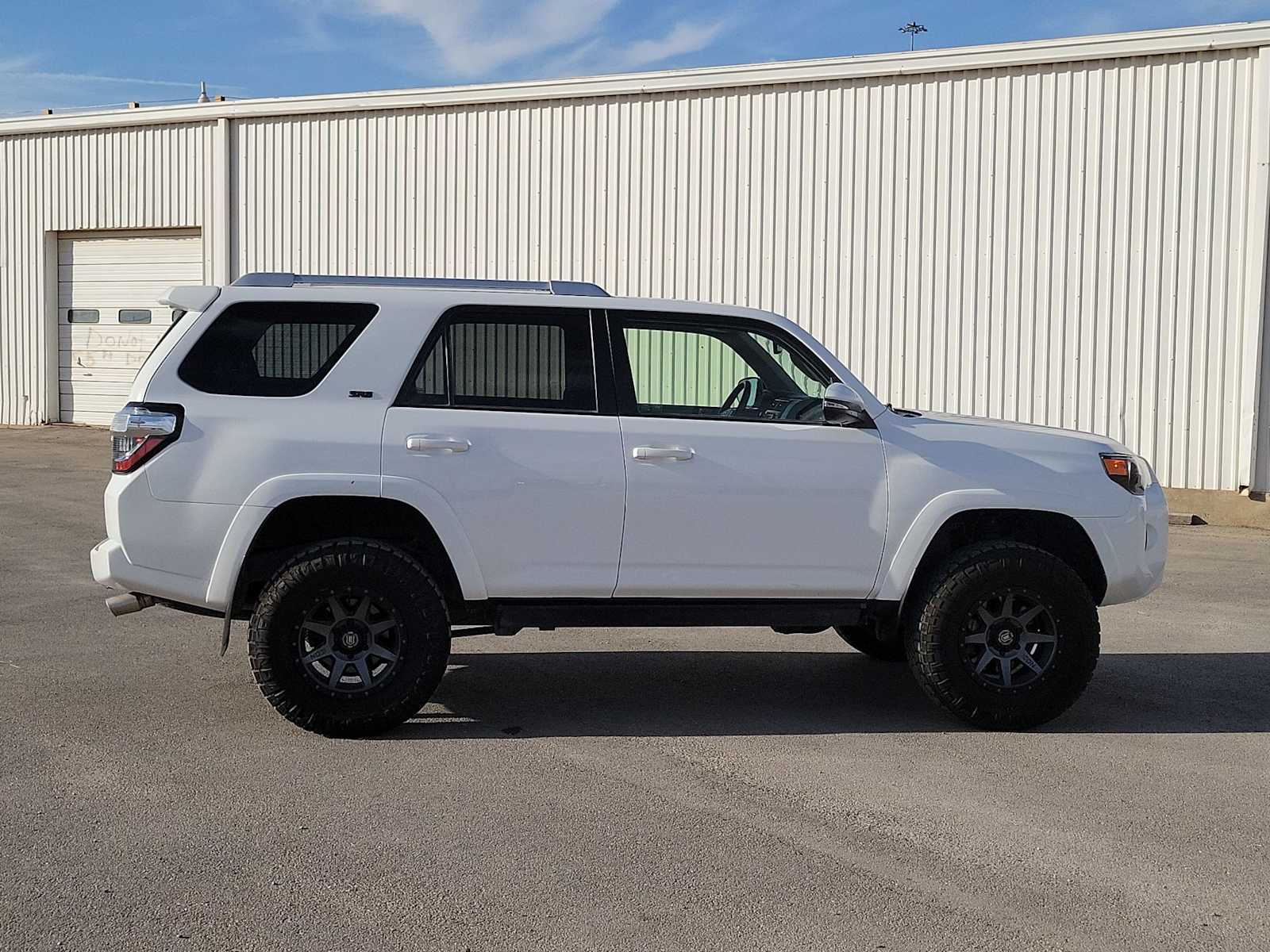 Thumbnail: 2017 Toyota 4Runner - 9