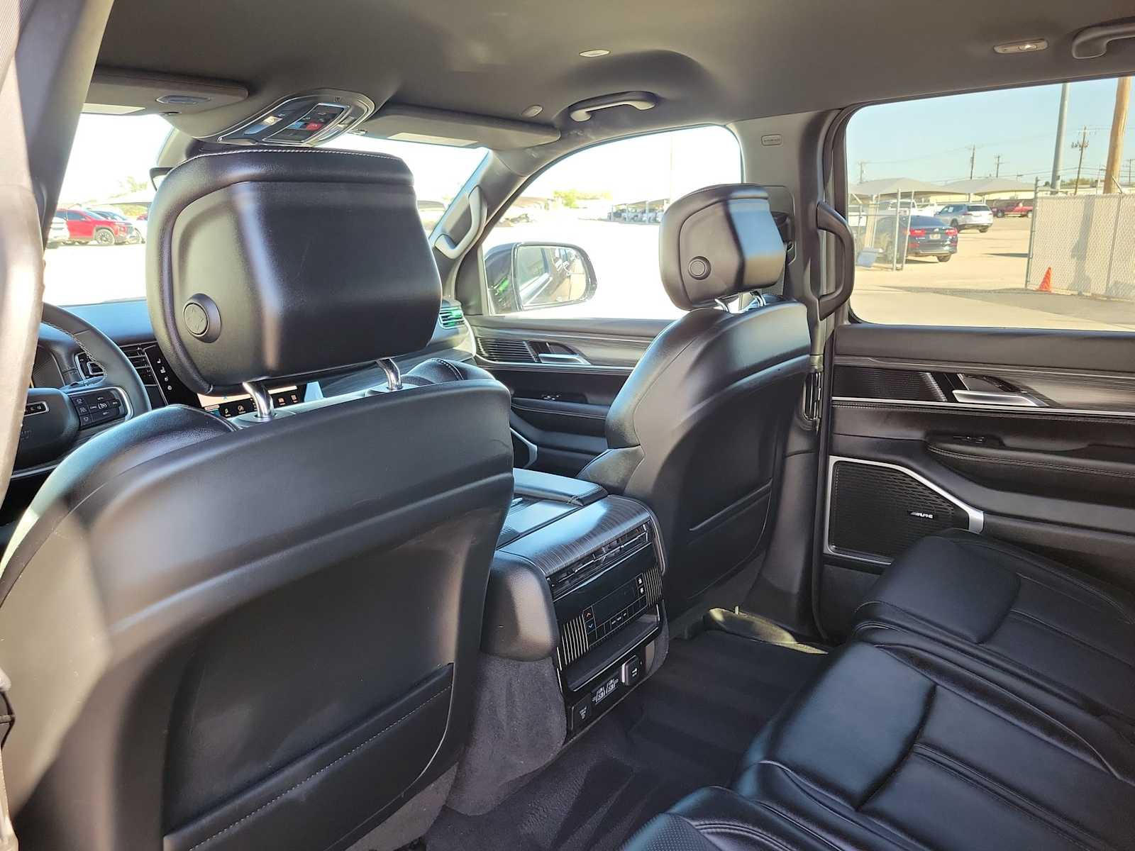 Thumbnail: 2024 Jeep Wagoneer - 20