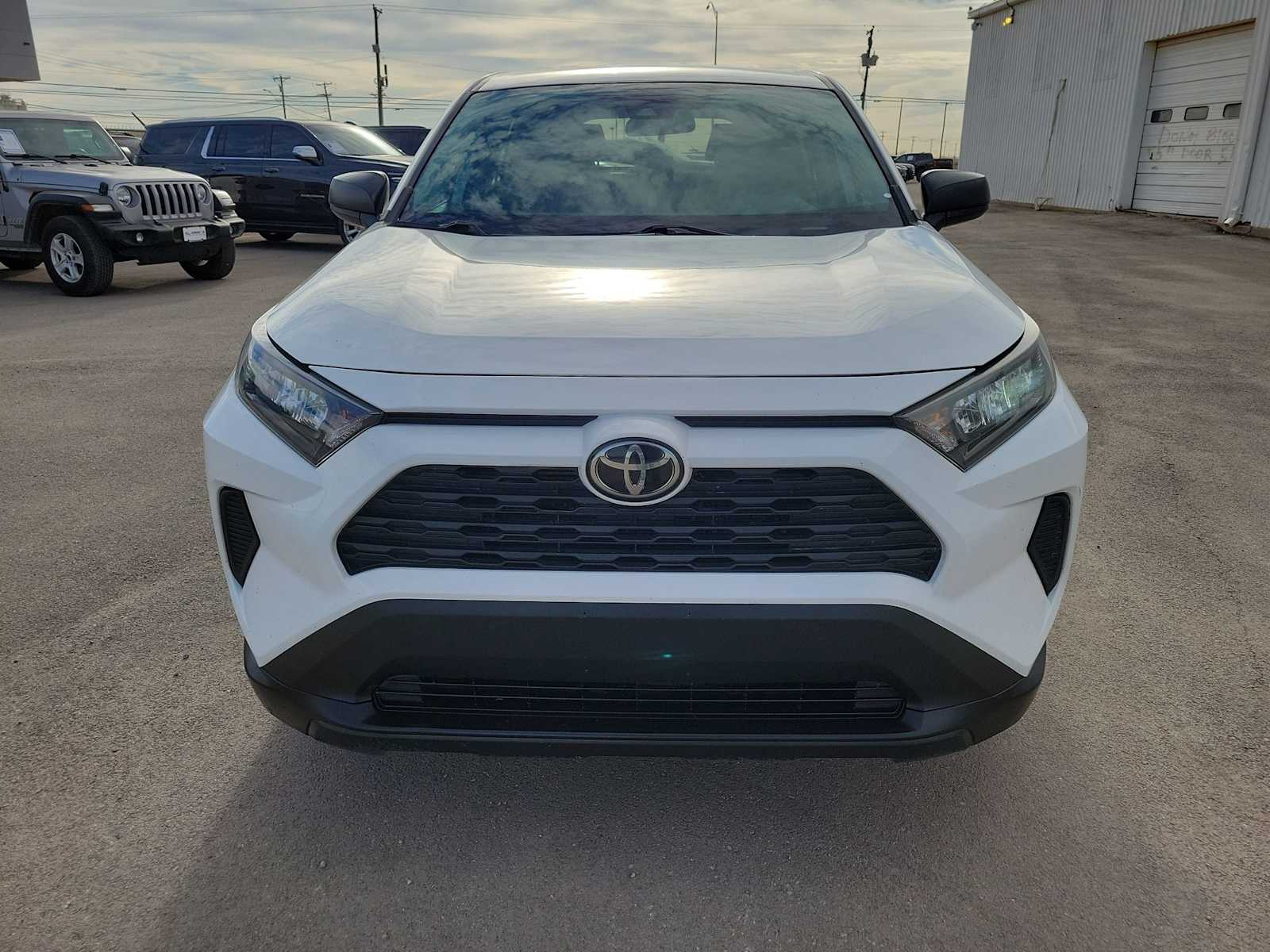Thumbnail: 2022 Toyota RAV4 - 14