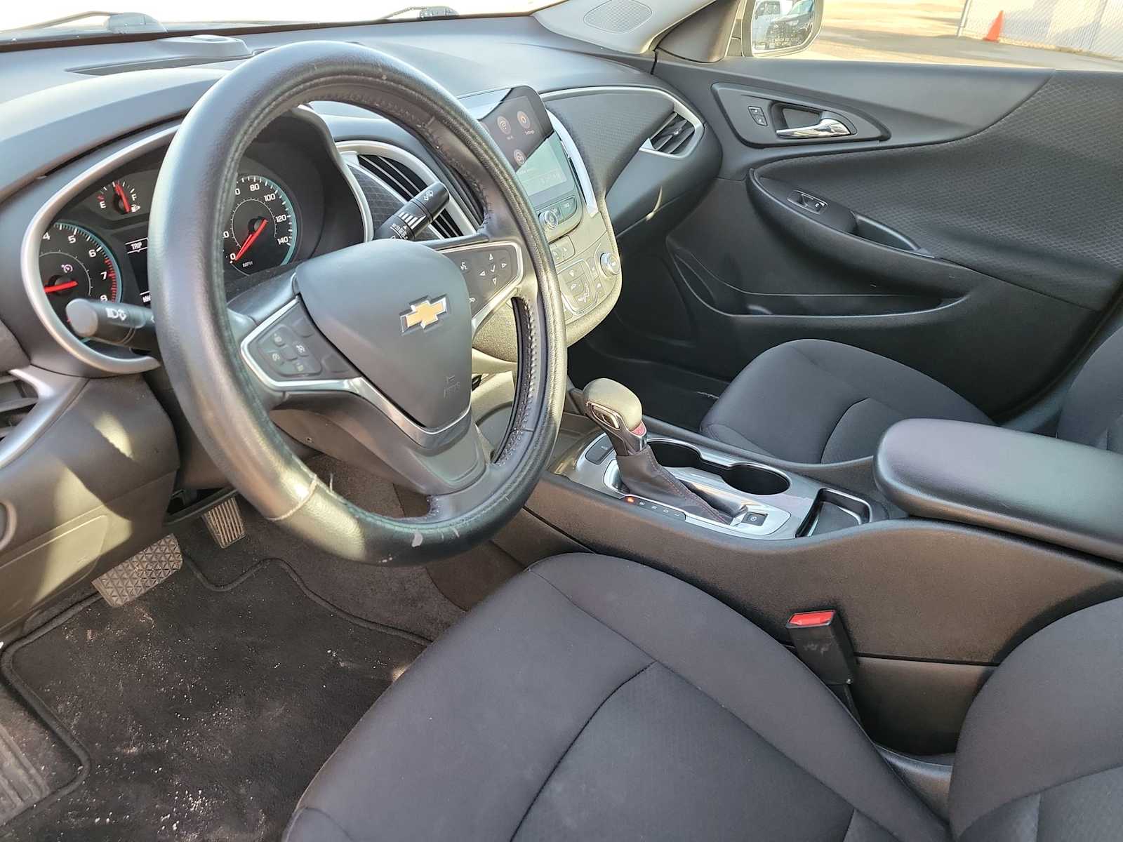 Thumbnail: 2022 Chevrolet Malibu - 10