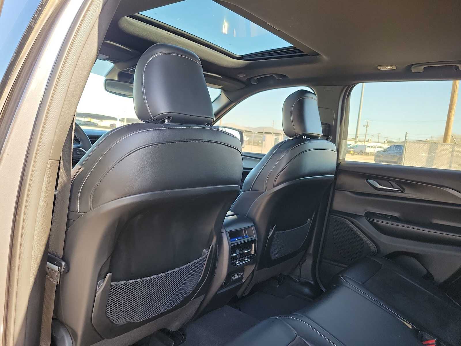 Thumbnail: 2023 Jeep Grand Cherokee - 16