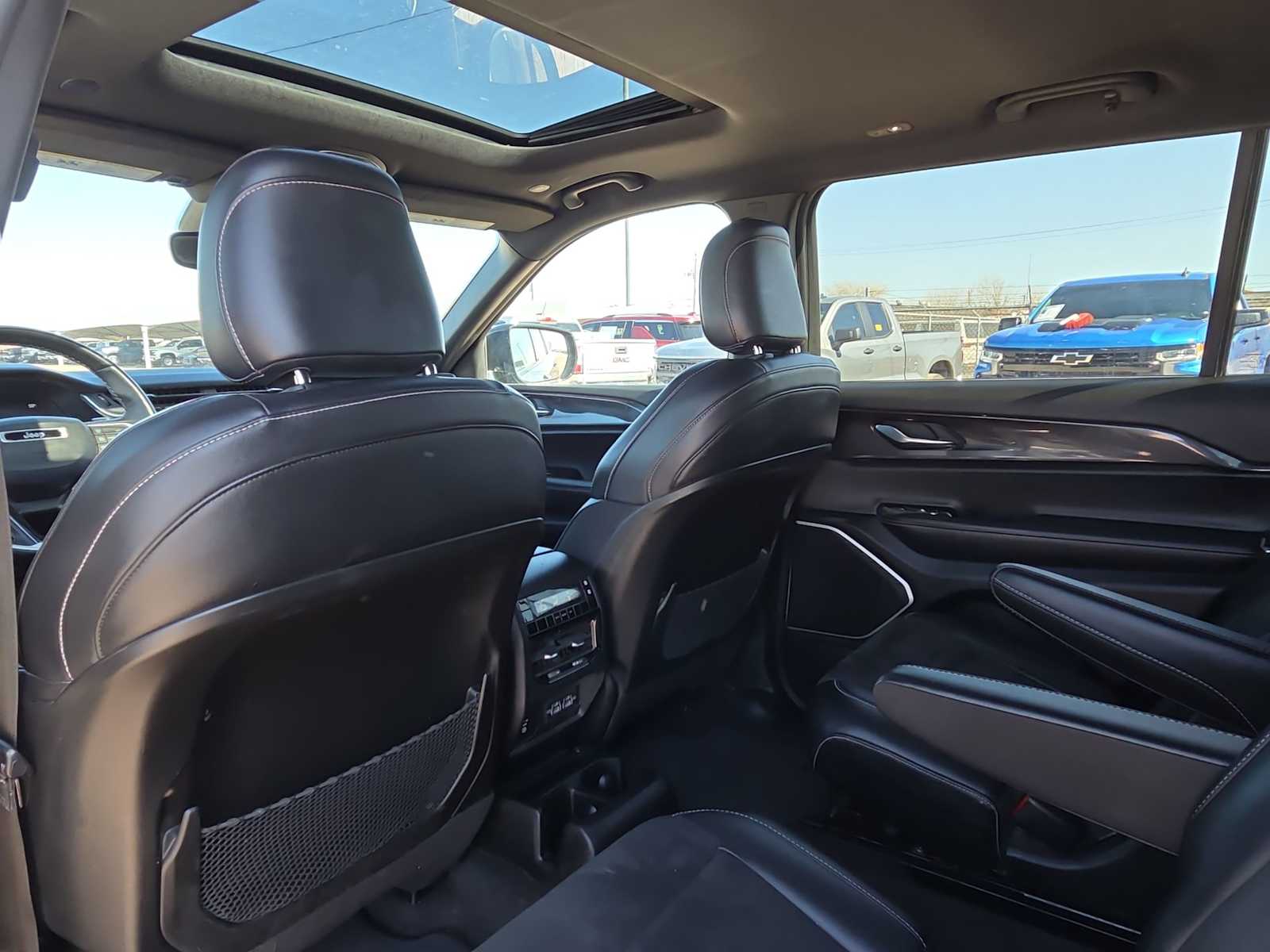 Thumbnail: 2021 Jeep Grand Cherokee L - 16