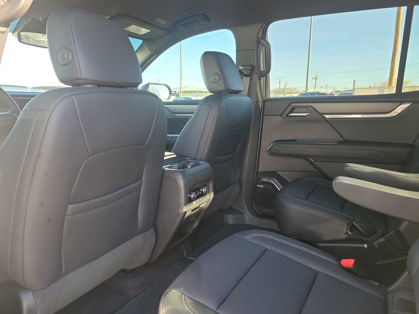 Thumbnail: 2024 GMC Acadia - 16