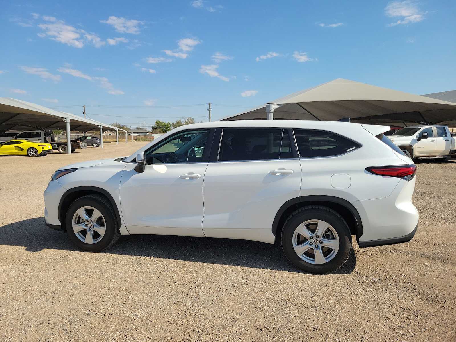Thumbnail: 2023 Toyota Highlander - 11