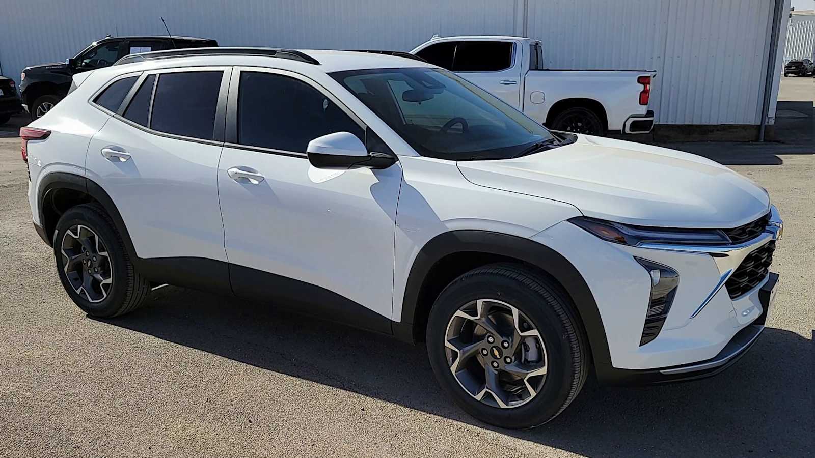 Thumbnail: 2026 Chevrolet Trax - 2