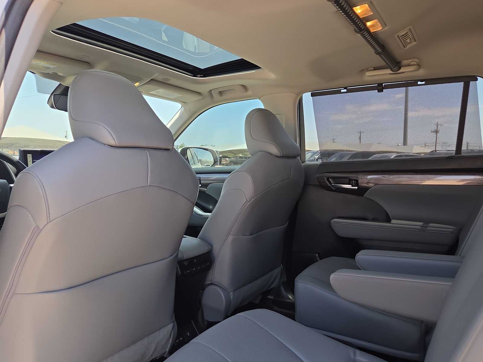 Thumbnail: 2023 Toyota Highlander - 16