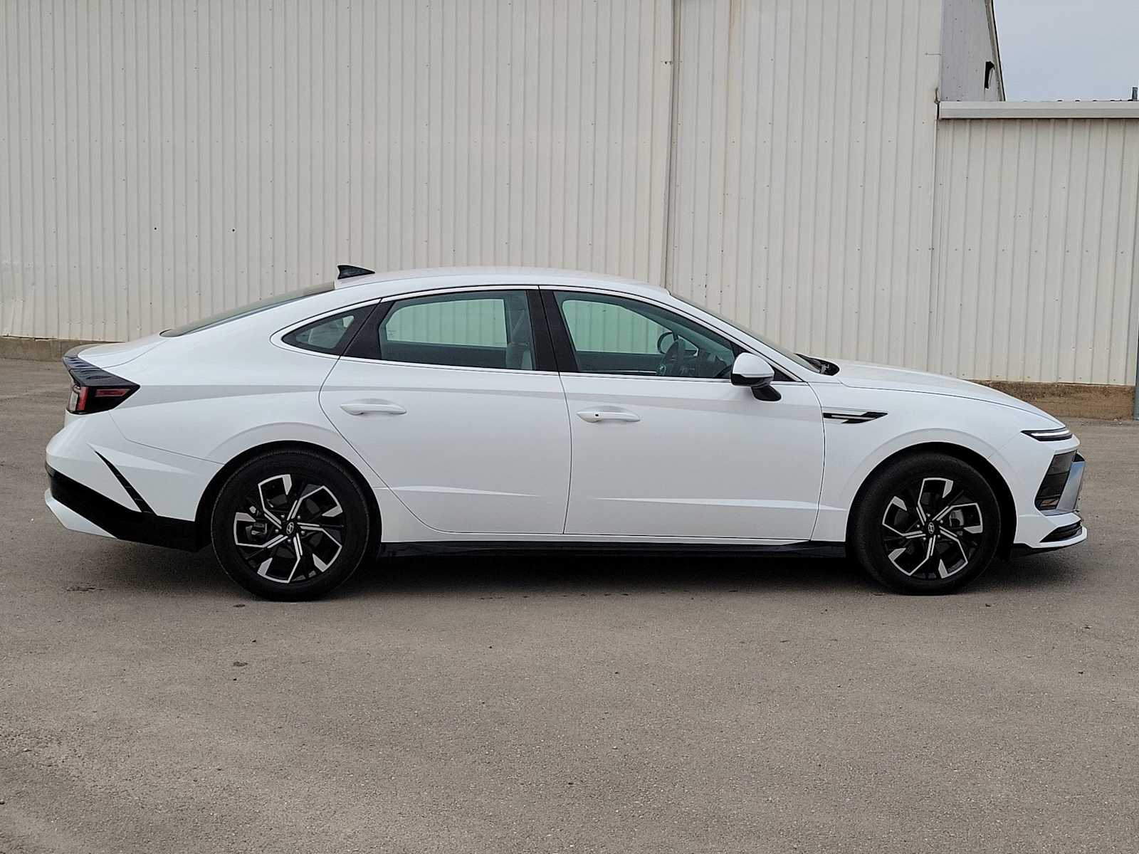 Thumbnail: 2024 Hyundai Sonata - 9