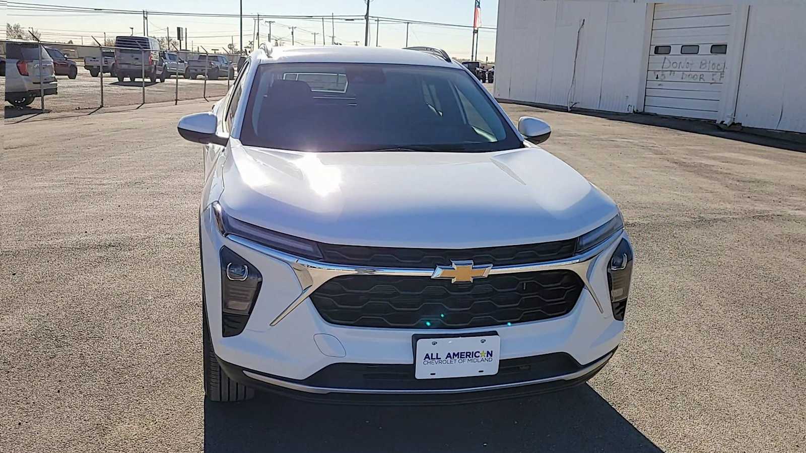 Thumbnail: 2026 Chevrolet Trax - 3