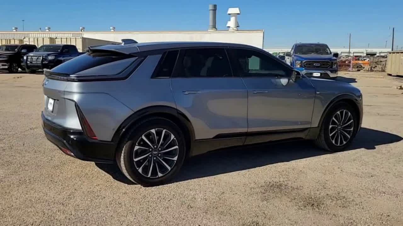 2024 Cadillac Lyriq Sport 8