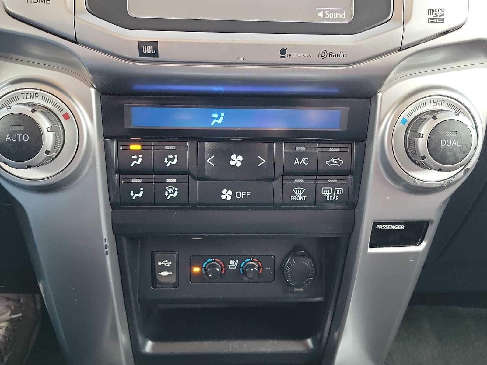 Thumbnail: 2015 Toyota 4Runner - 23