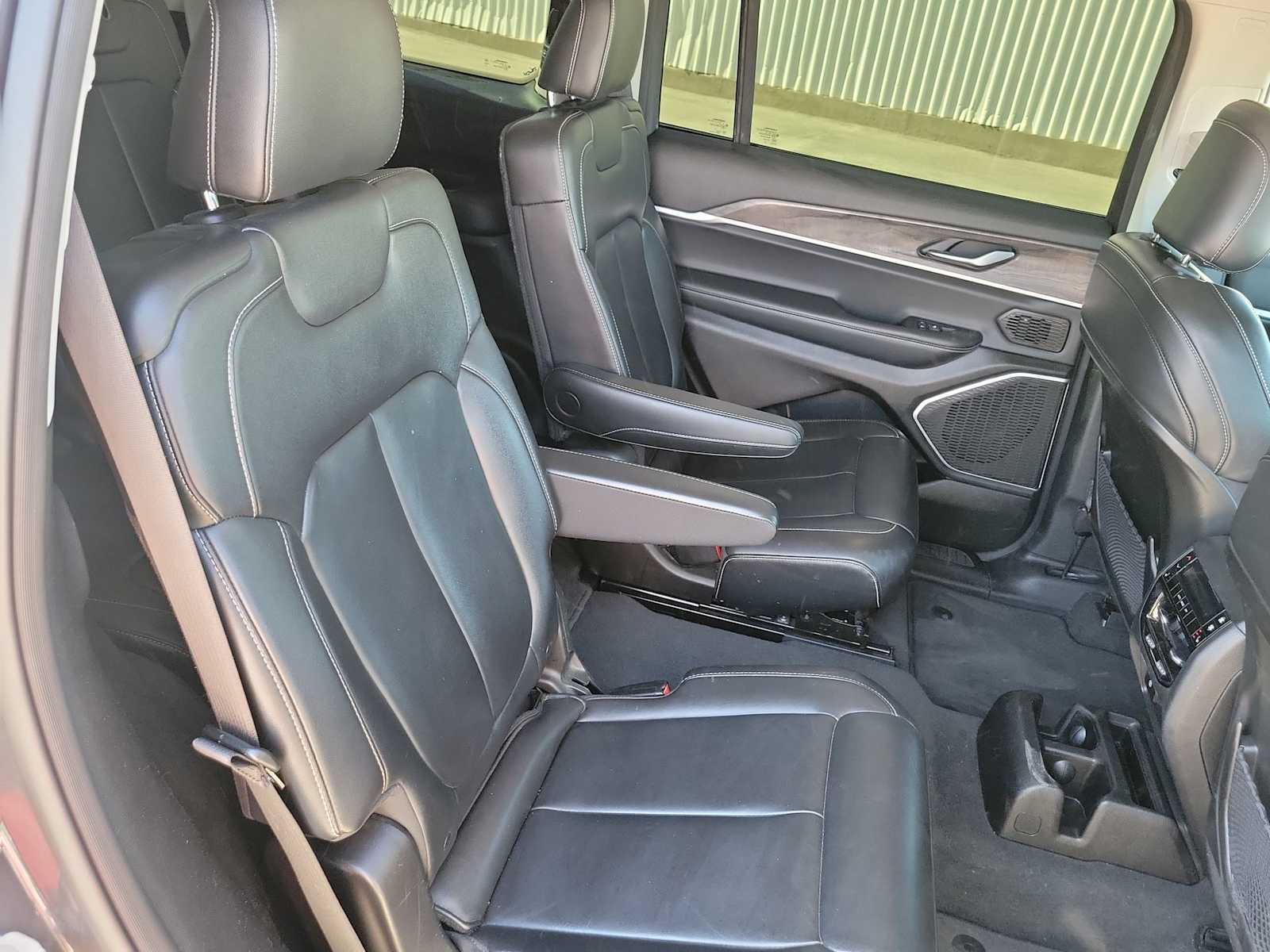 Thumbnail: 2022 Jeep Grand Cherokee - 17