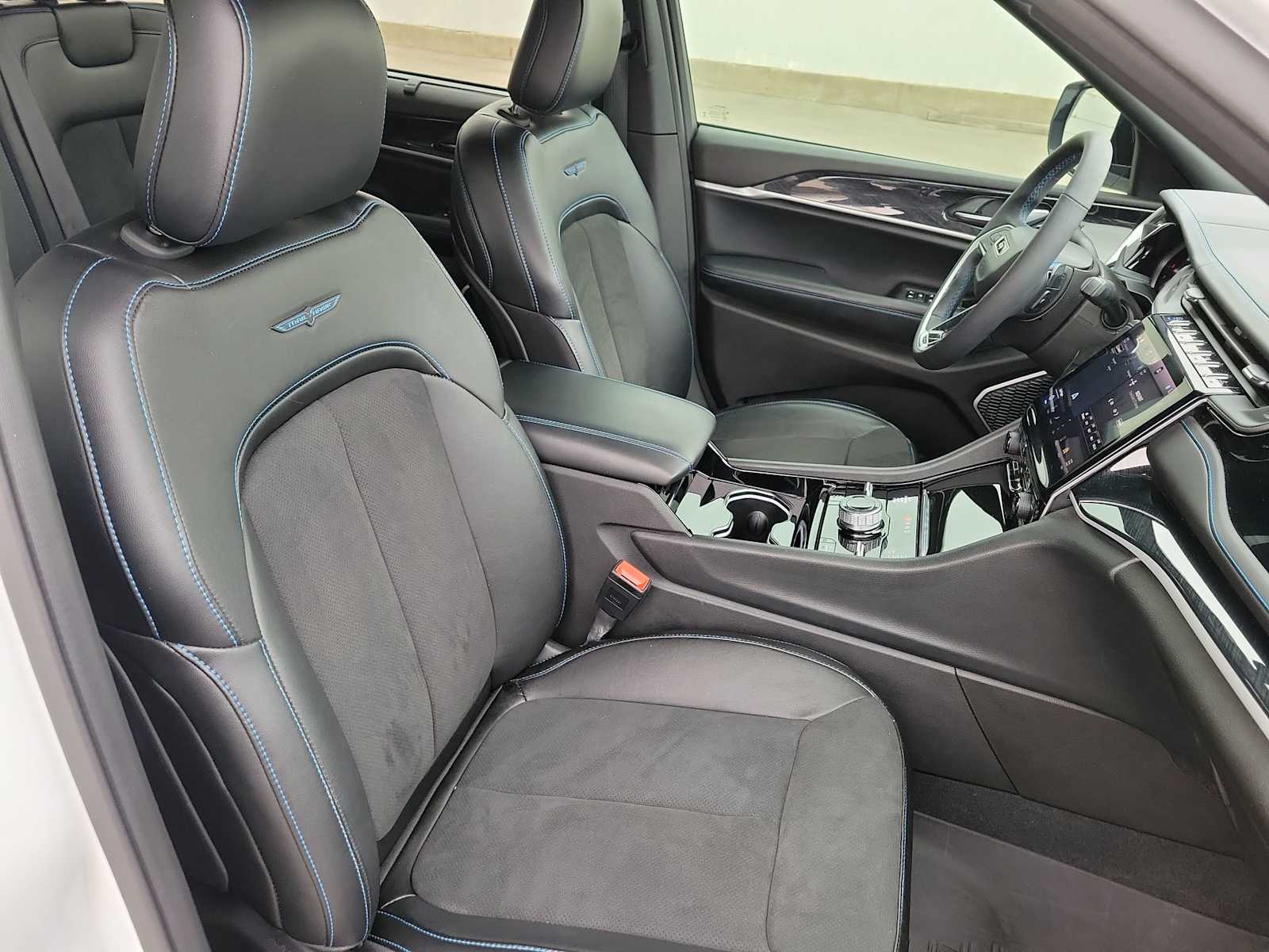 Thumbnail: 2022 Jeep Grand Cherokee - 22