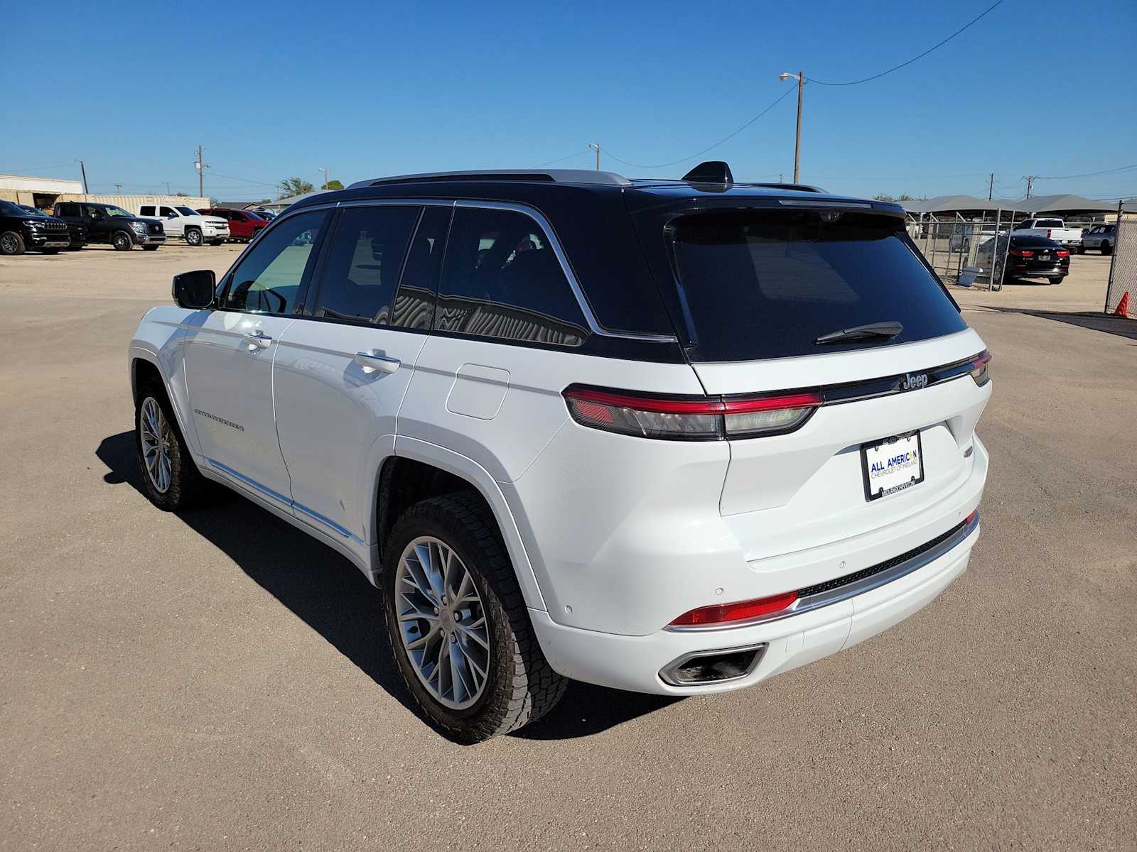 Thumbnail: 2022 Jeep Grand Cherokee - 12