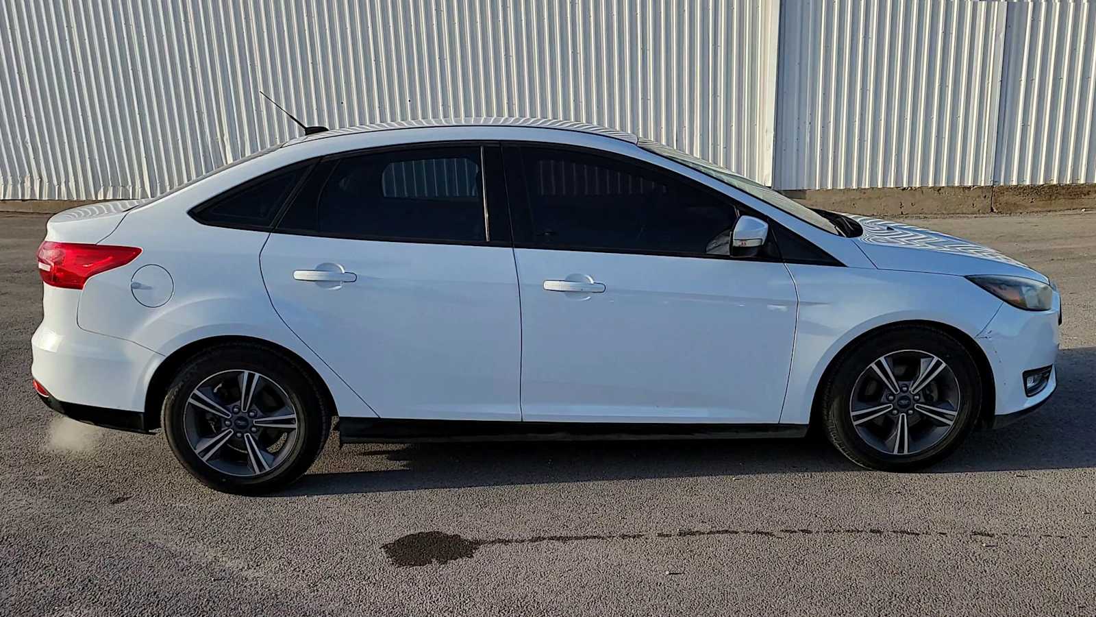 Thumbnail: 2016 Ford Focus - 9