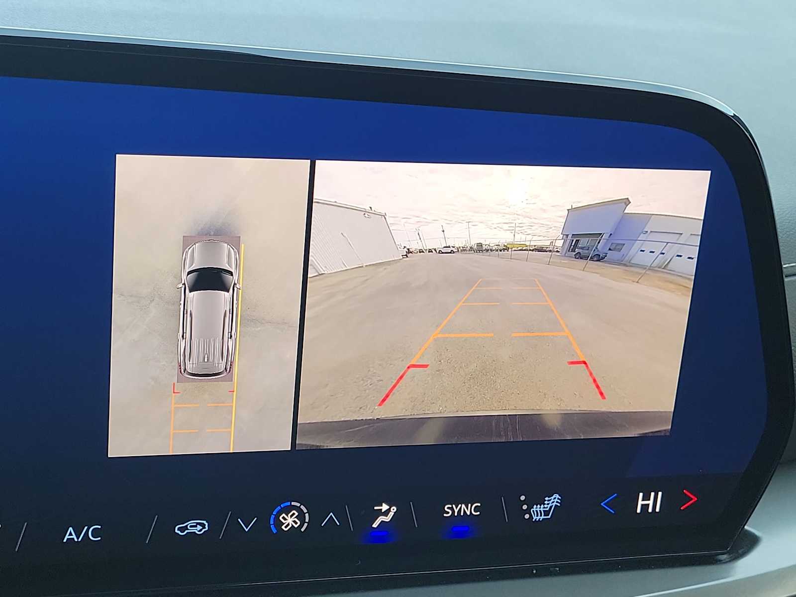 Thumbnail: 2024 Chevrolet Traverse - 28