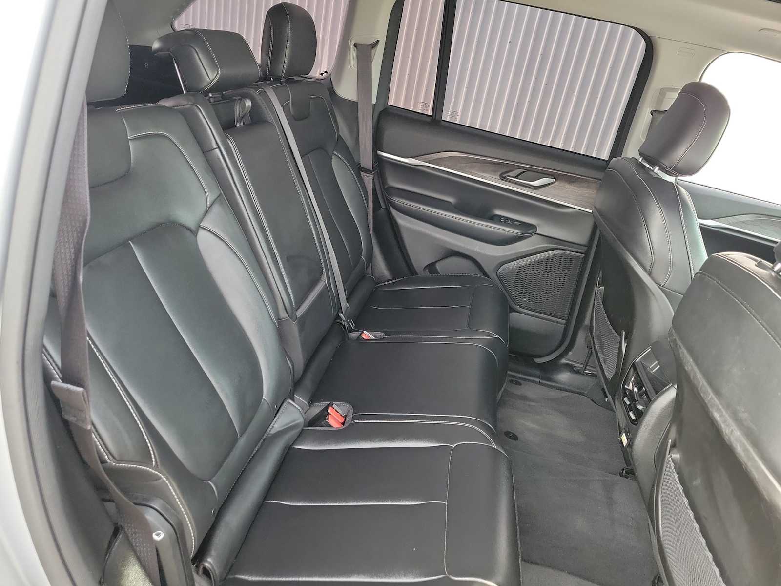 Thumbnail: 2023 Jeep Grand Cherokee - 21