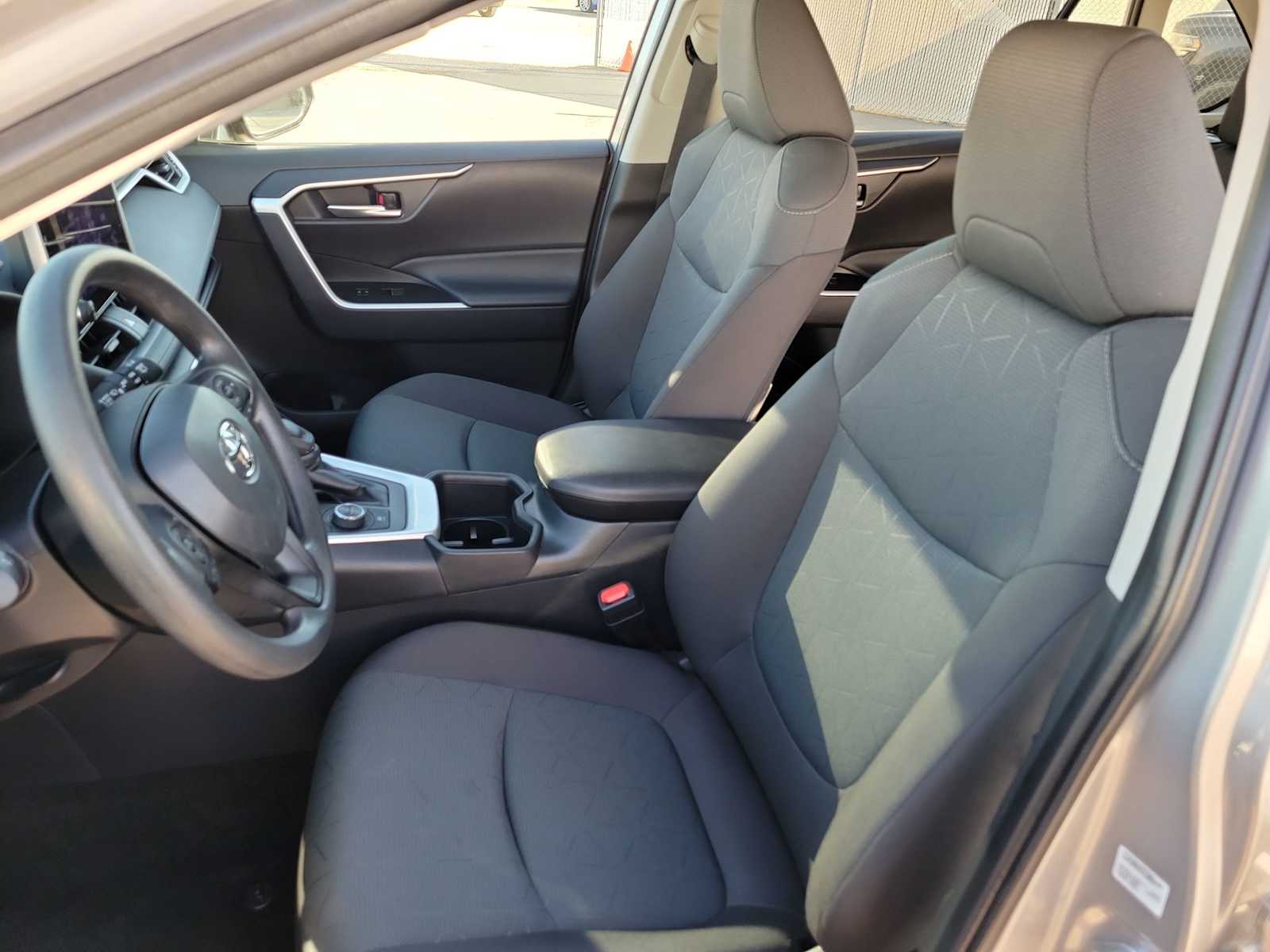 Thumbnail: 2025 Toyota RAV4 - 15