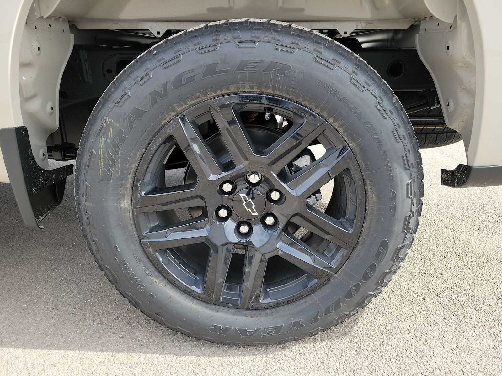 Thumbnail: 2026 Chevrolet Silverado 1500 - 12