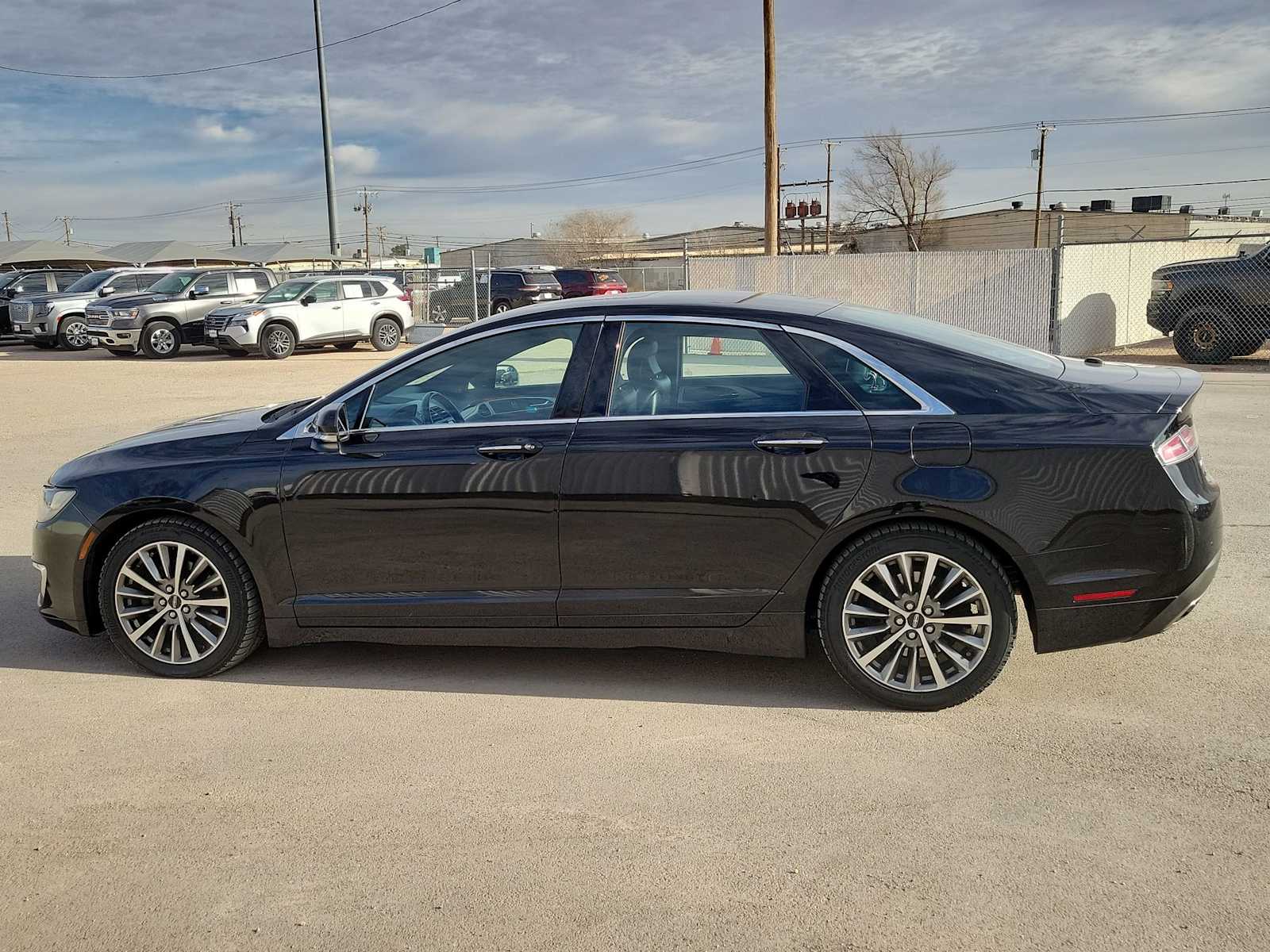 Thumbnail: 2017 Lincoln MKZ - 11