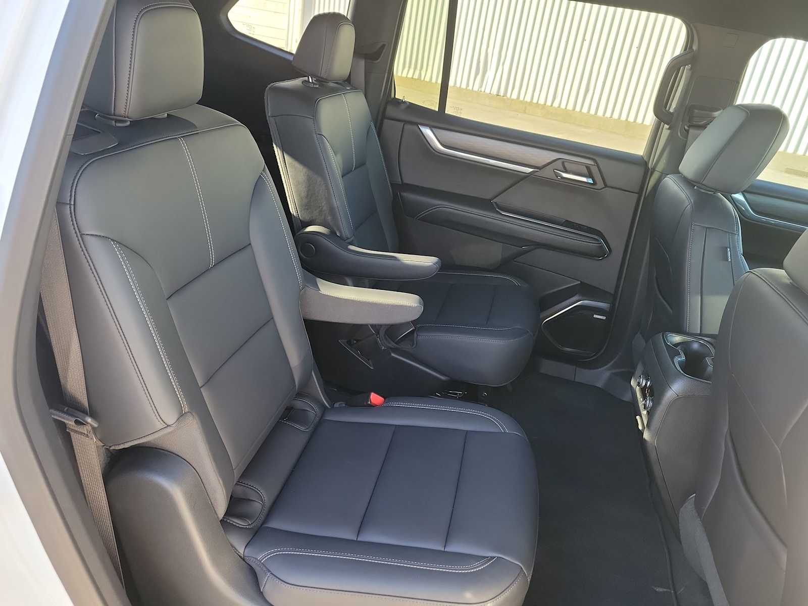 Thumbnail: 2024 GMC Acadia - 17