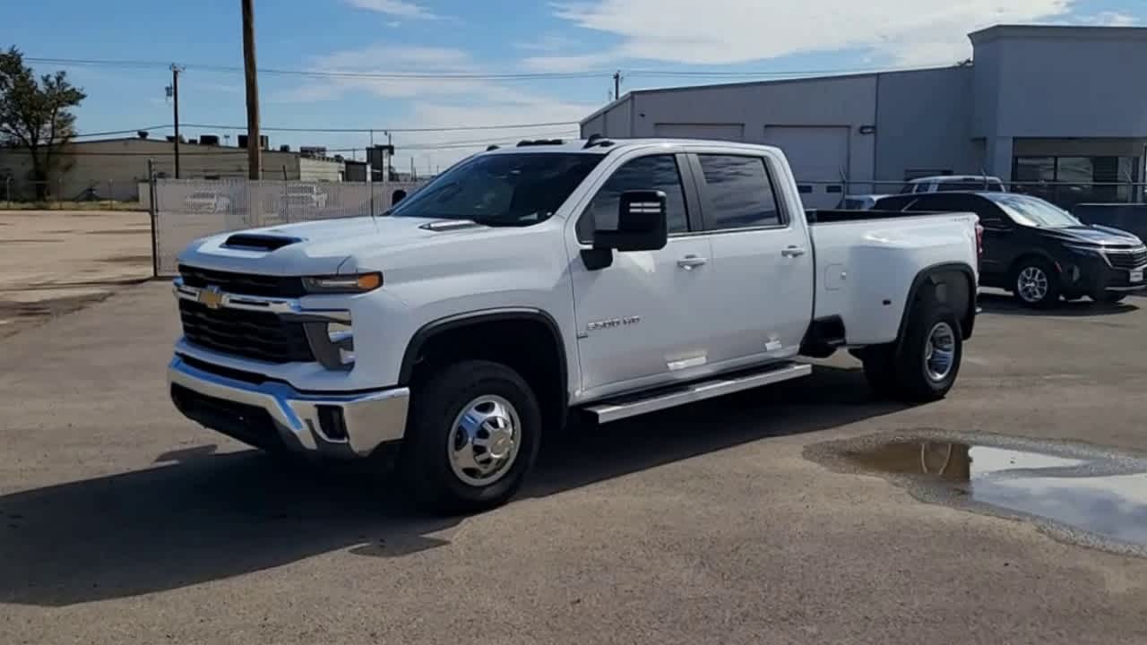 Thumbnail: 2025 Chevrolet Silverado 3500 - 4