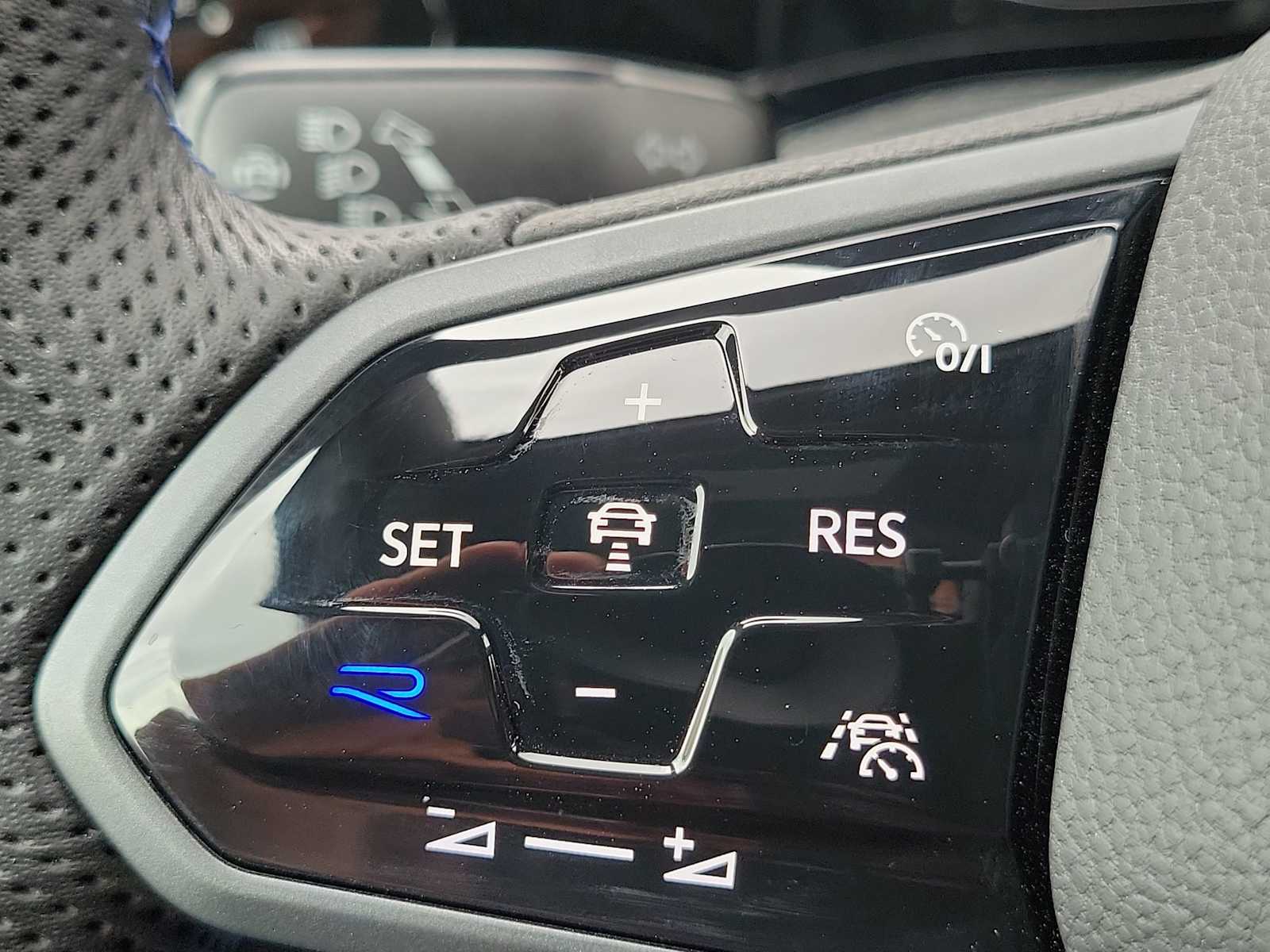 Thumbnail: 2022 Volkswagen Golf - 23