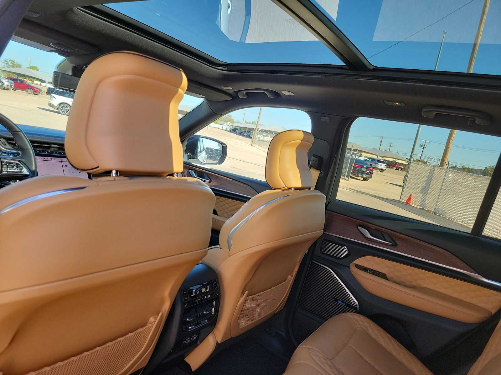 Thumbnail: 2022 Jeep Grand Cherokee - 20