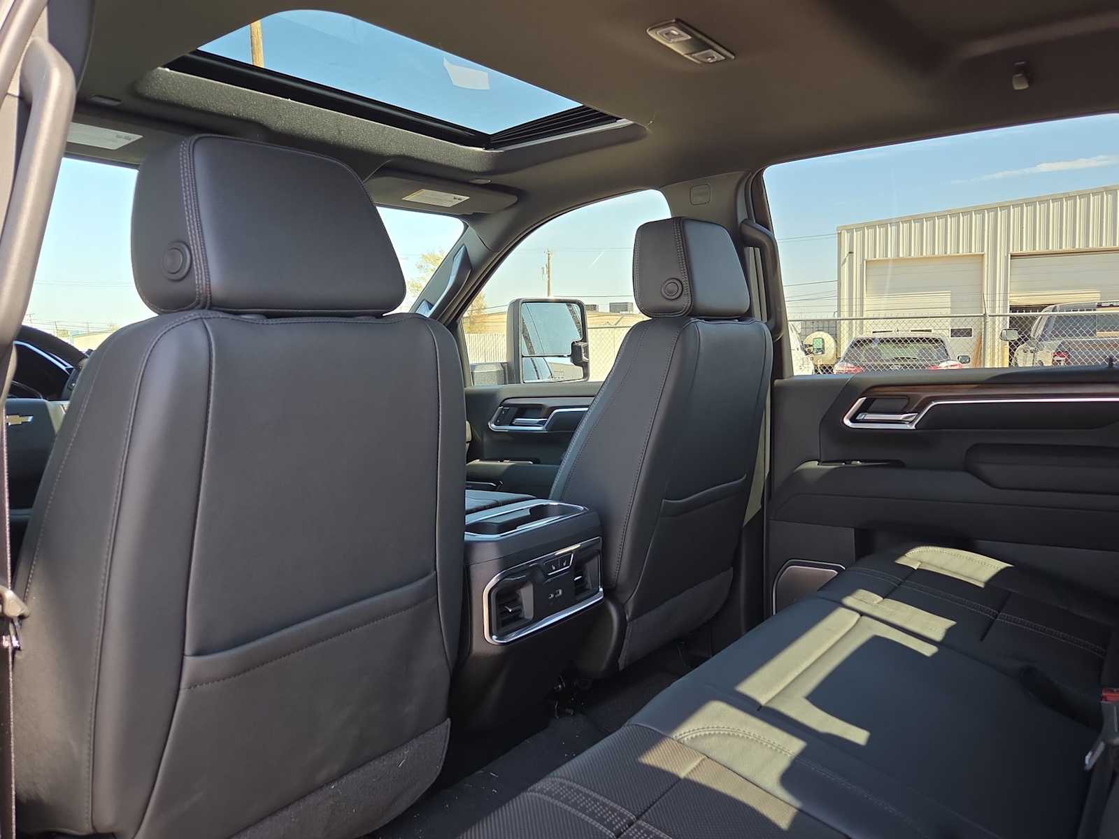 Thumbnail: 2026 Chevrolet Silverado 3500 - 19